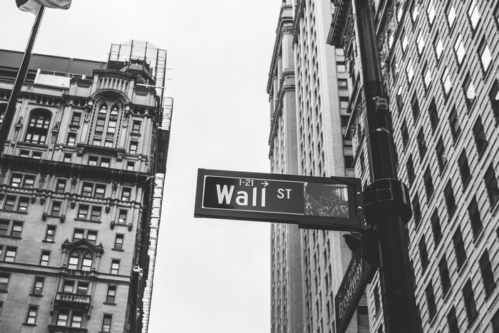 5305887-sign-building-finance-arrow-black-and-white-street-wall-street-city-new-york-wallstreet-black-amp-white-png-images